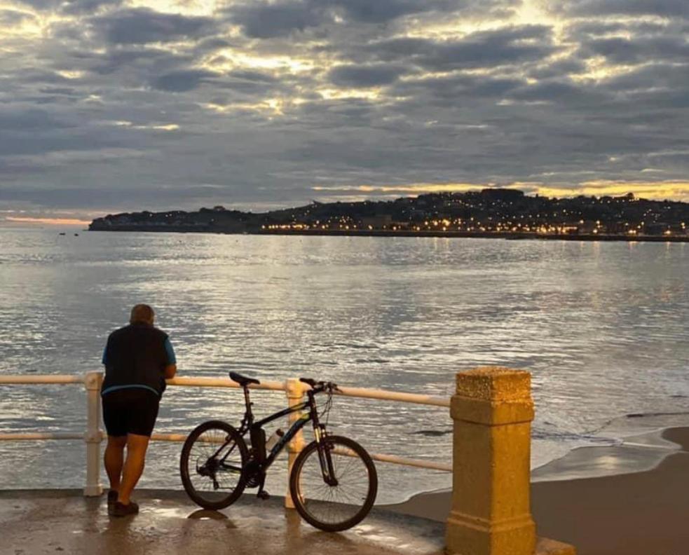 Alojamientos Muelle De ヒホン エクステリア 写真
